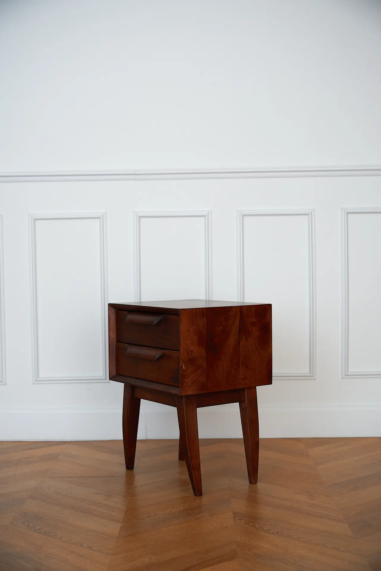 Table de chevet en noyer
