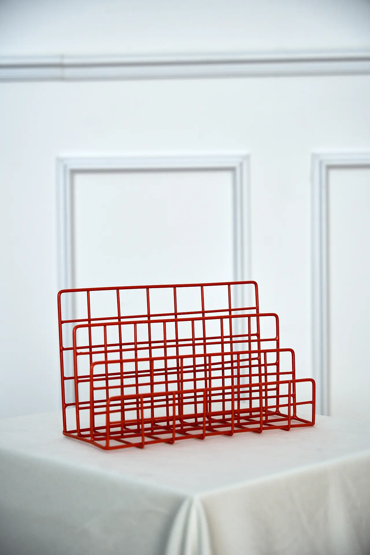 Porte-courrier métallique rouge