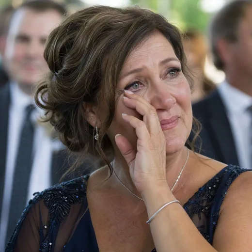 Émotion et larmes de joie pendant la cérémonie