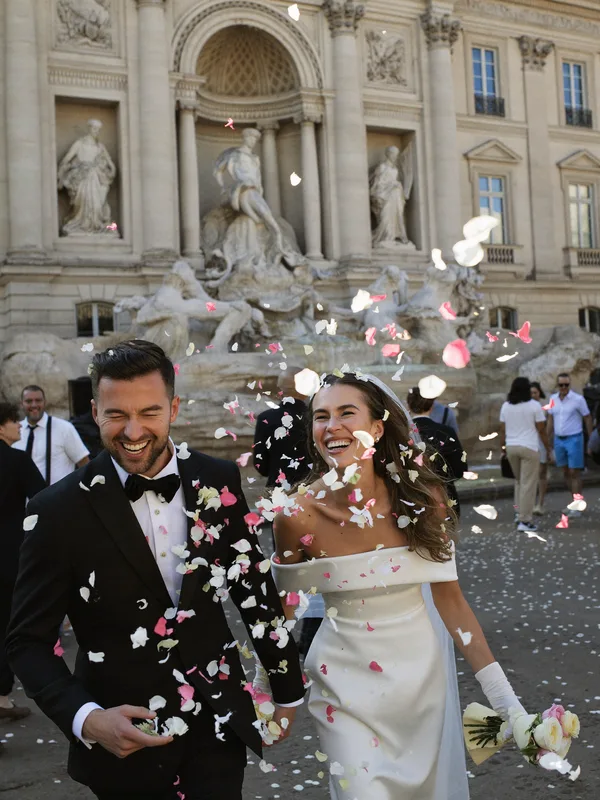 Sortie des mariés sous les confettis à Lyon